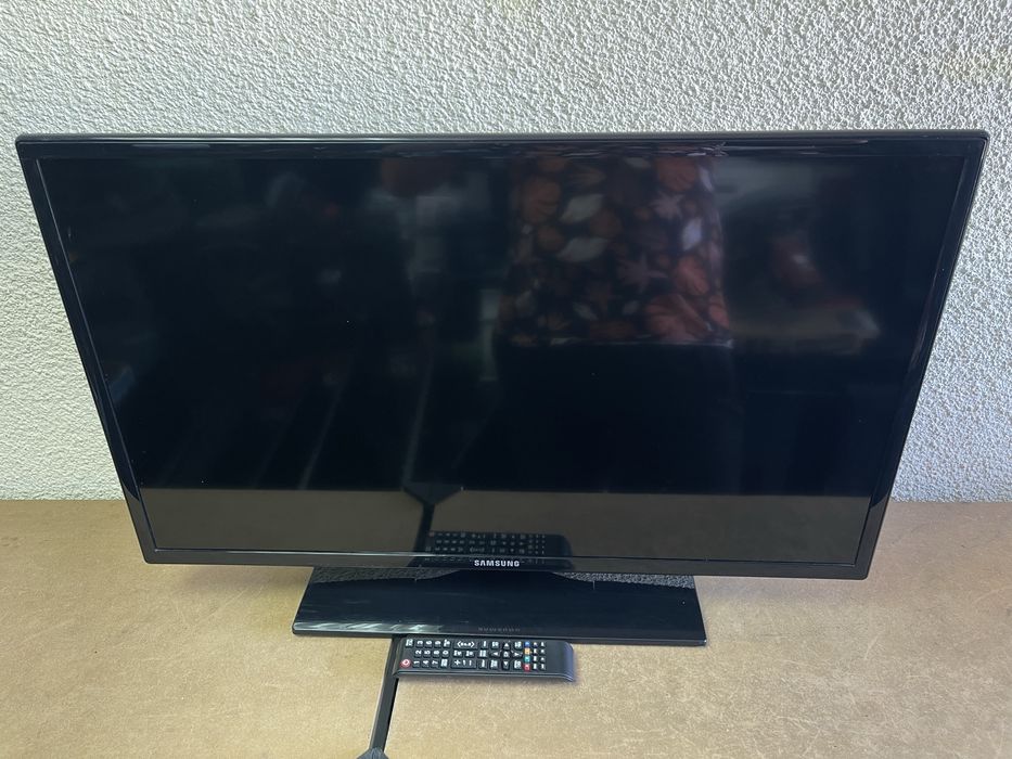 Телевизор Samsung LED 32“ - UE32EH4000