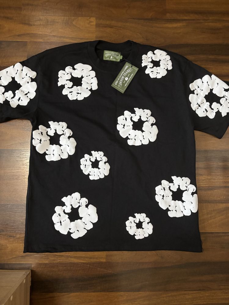 Продавам тази черна Denim Tears тениска в размер L