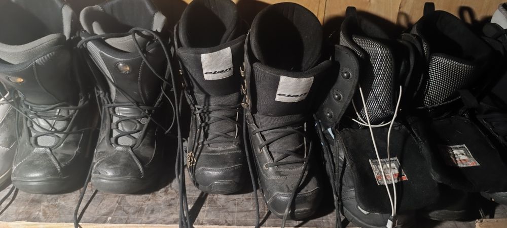 Сноуборды и ботинки , лыжи и ботинки