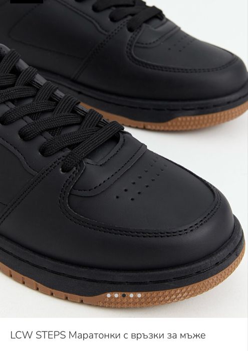 Бели и черни мъжки обувки