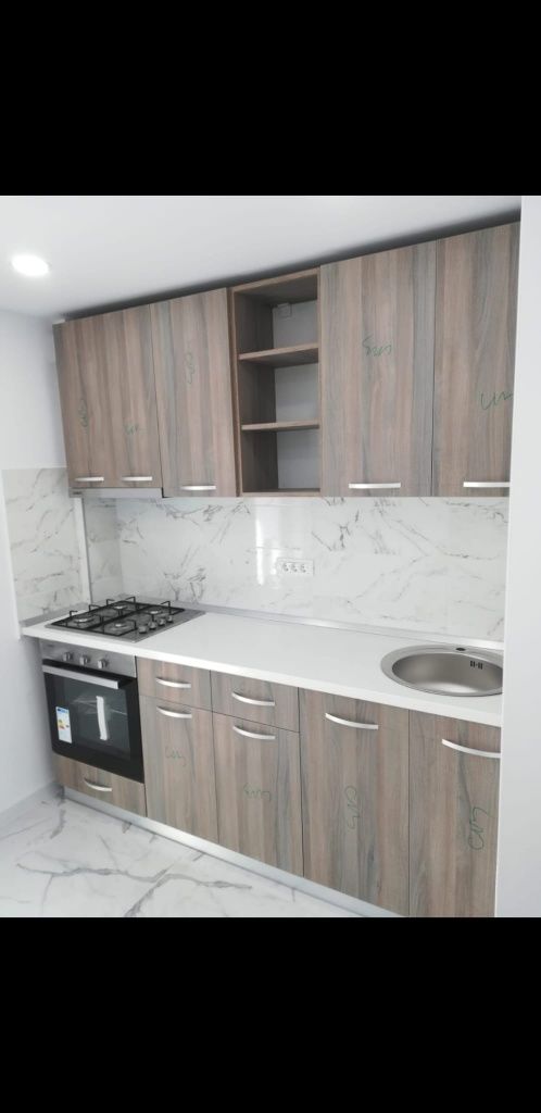 Apartament cu 4 camere de închiriat