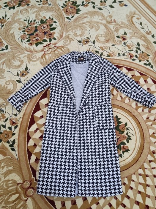 Ayollar paltosi sotiladi