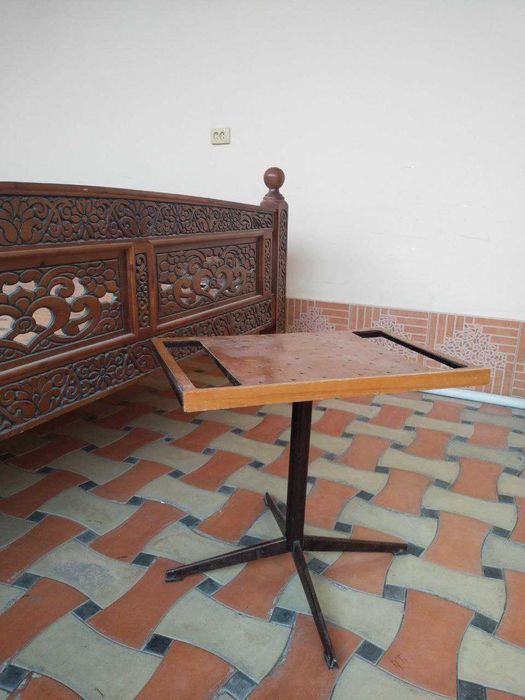 360 gradusda aylanadigan podstavka sotiladi.