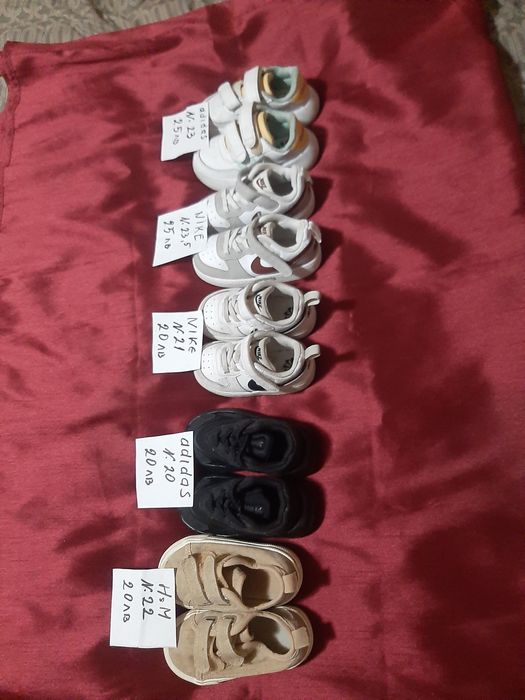 Продавам детски обувки супер запазени почти нови Склонен съм за остъпк