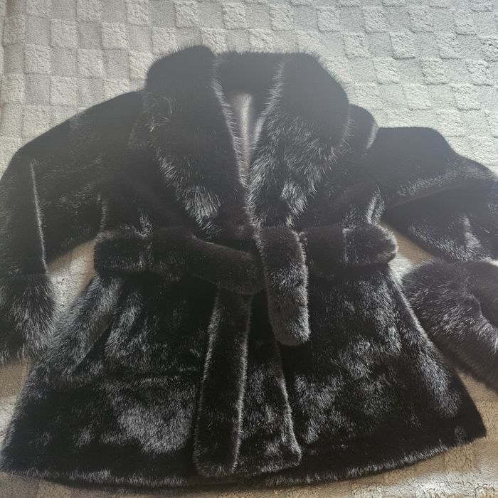 Шуба новая в отличном состоянии