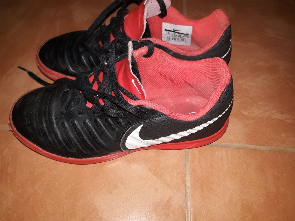 Pantofi sport fotbal mar 33