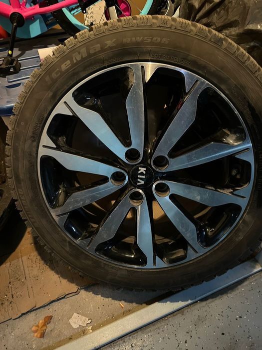 Комплект зимних колес на дисках от KIA