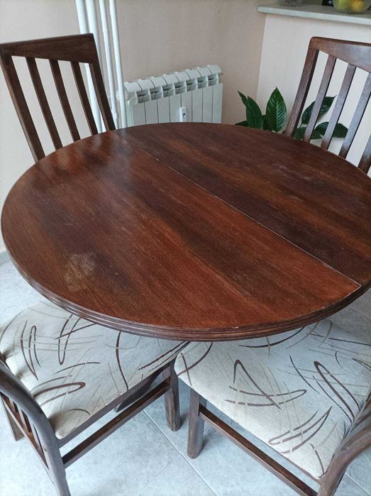 кръгла маса с 4 стола