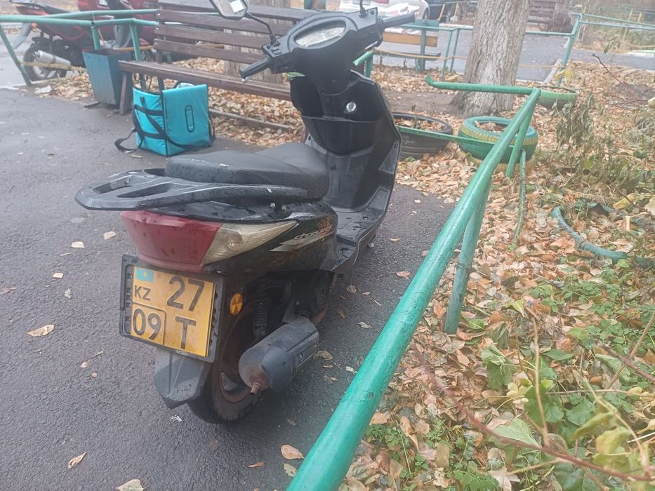 Продам срочно мопед лия8