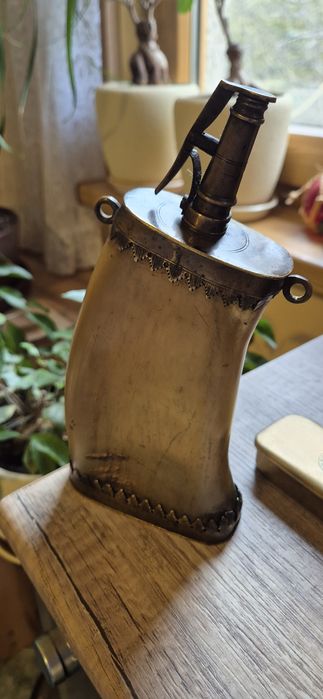 Продавам голяма барутница.