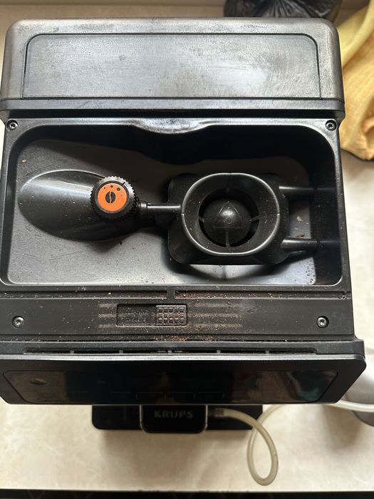 СРОЧНО !Кофемашина Krups Quattro EA891810