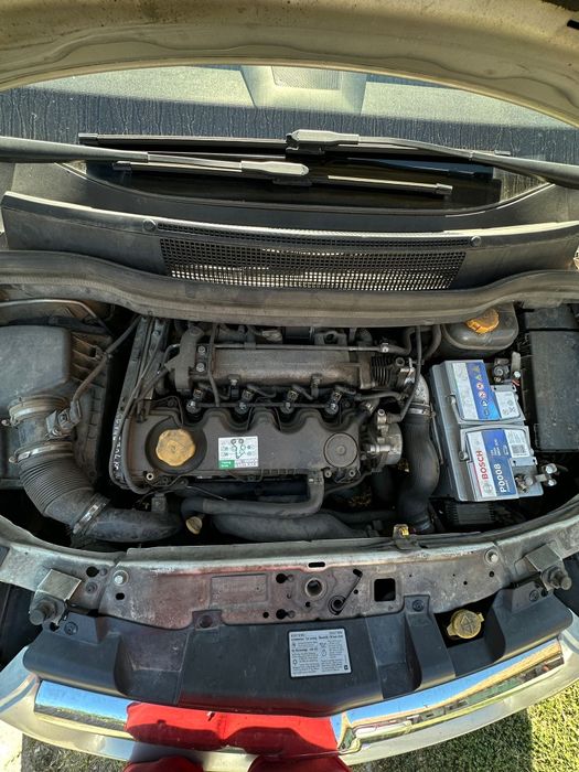 Vând Opel Zafira