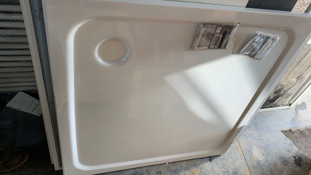 Vând câdite duș,sifoane duș și bandâ perimetralâ pt. hidroizolație duș