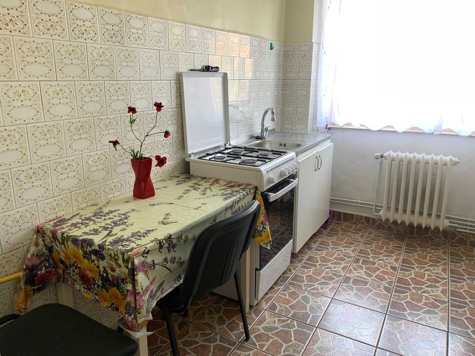 Persoana fizica vand apart. 2 cam. SD, zona Podu Ros, la 5min de Palas