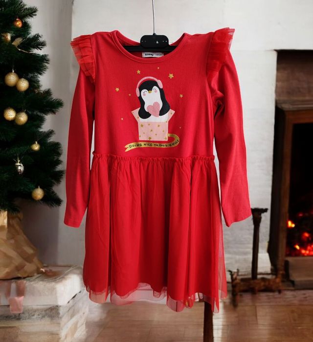 Обща Цена 15 лв. Детски Коледни блузки и рокля 128 см.