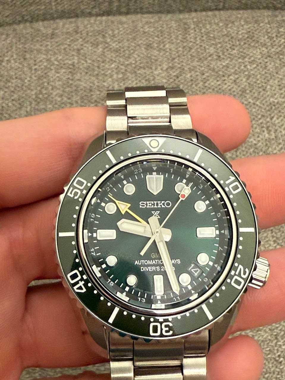 Часовник Seiko MM200 GMT SPB381J1