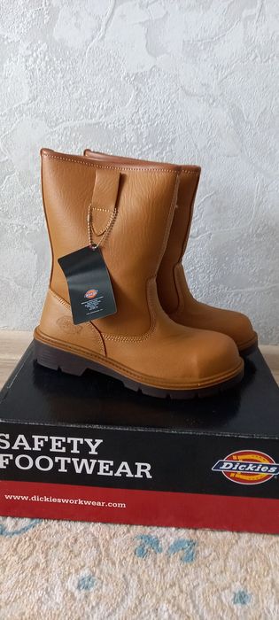 Продам зимнюю спец.обувь