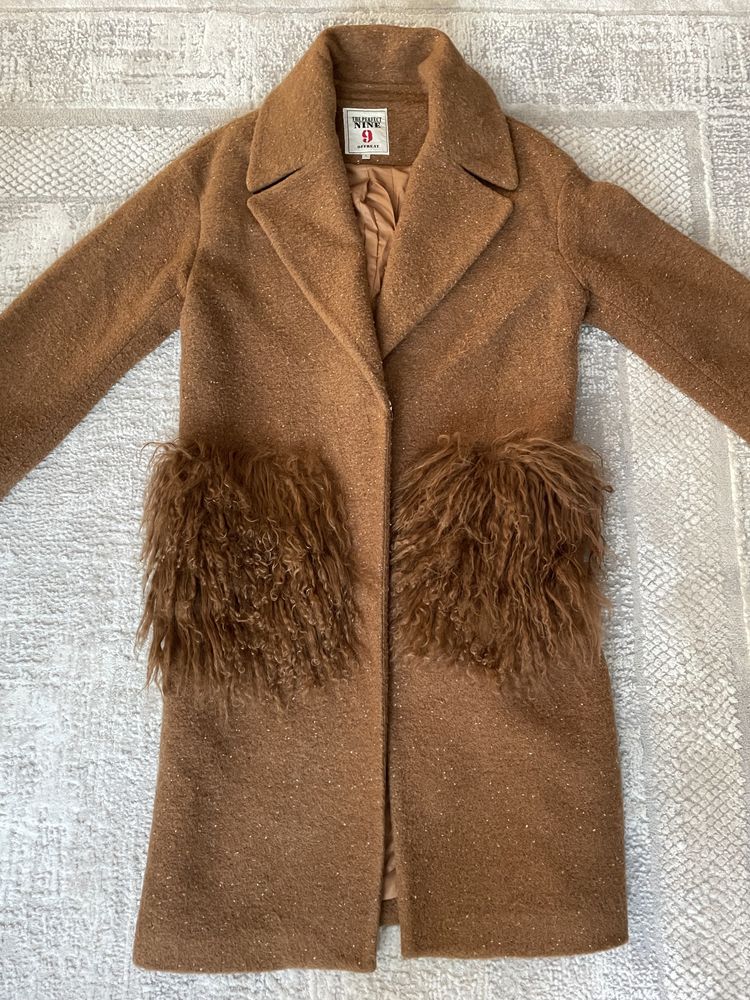 Дамско палто от вълна и джобове от лама естествен косъм