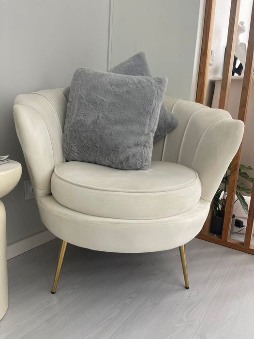 Vând fotoliu şi taburet