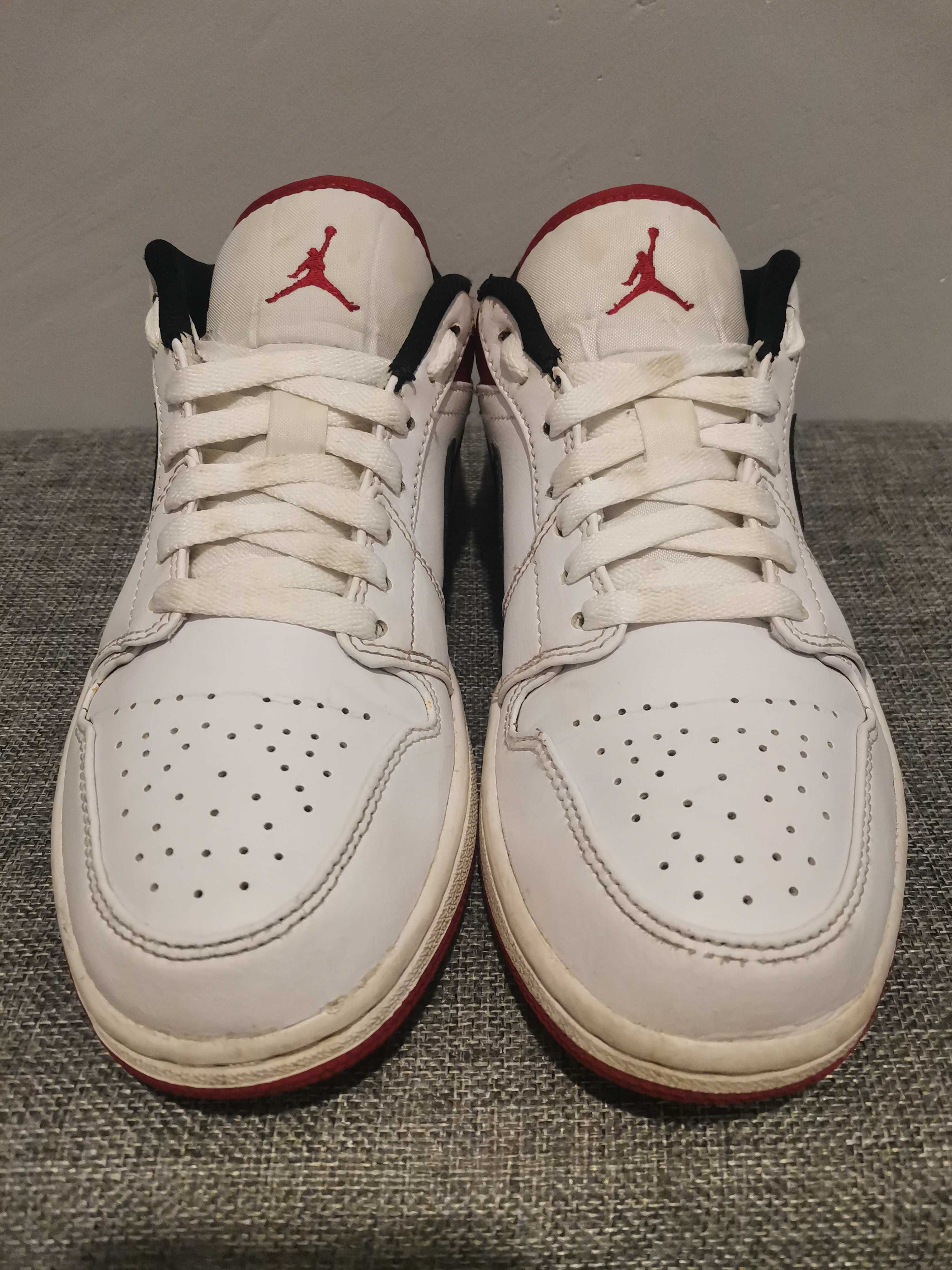 Jordan 1 Low White University Red Black.