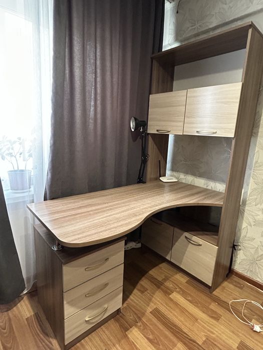 Продам рабочий стол в хорошем состоянии. ТОЛЬКО САМОВЫВОЗ!!!