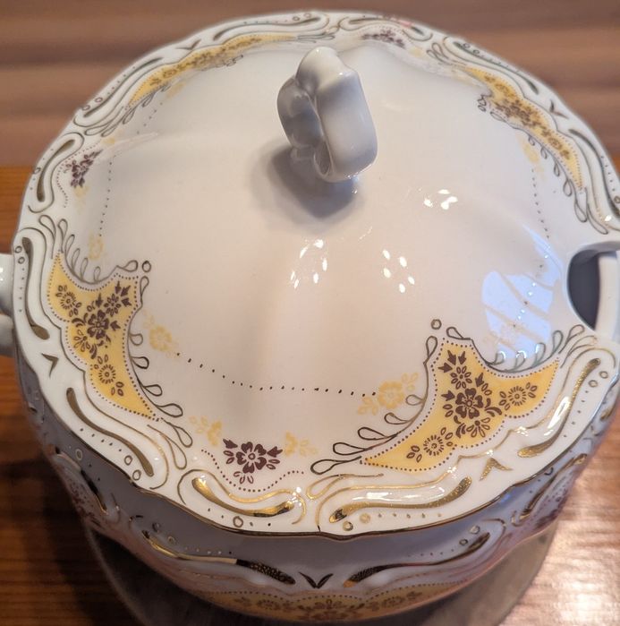 Български порцеланов супник 100 години  Изида