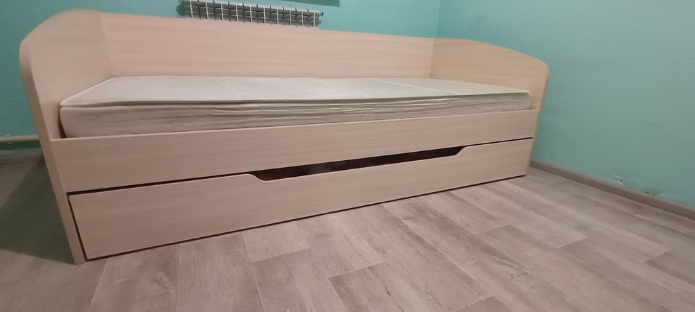 Кровать для спальни