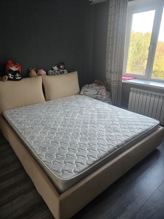 Продам двуспальную кровать