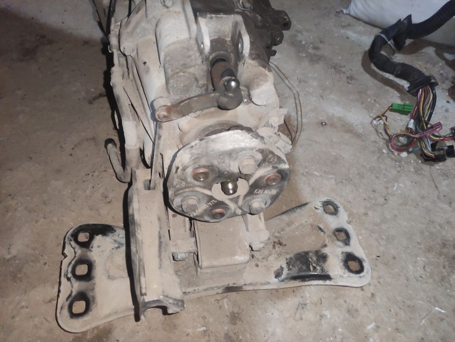 Продавам ръчна скоростна кутия mercedes Benz C class