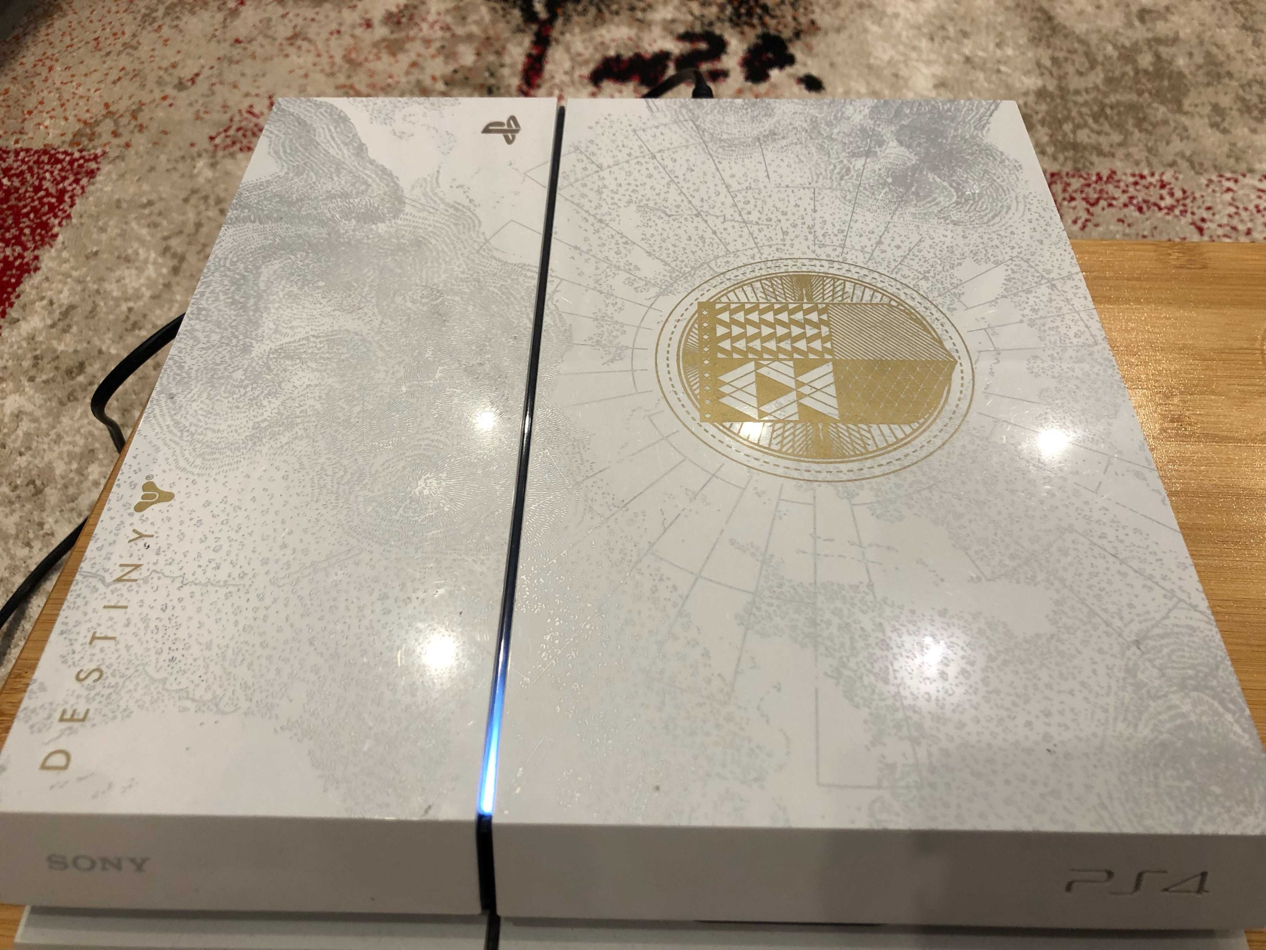 Playstation 4 alb cu 2 manete si un joc