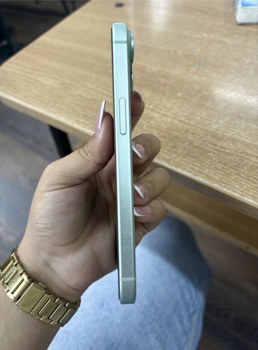 ~ Vand IPhone 15 { Green } Full Box