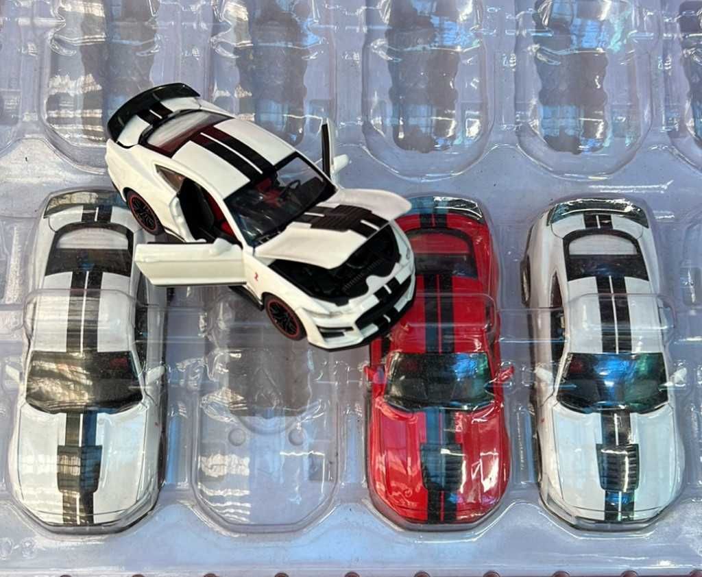 Метална количка с отварящи се врати Ford Mustang/2 цвята