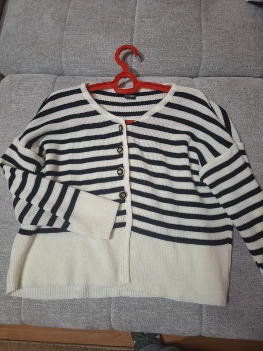 Отдам даром кардиган тёплый, размер 48–50