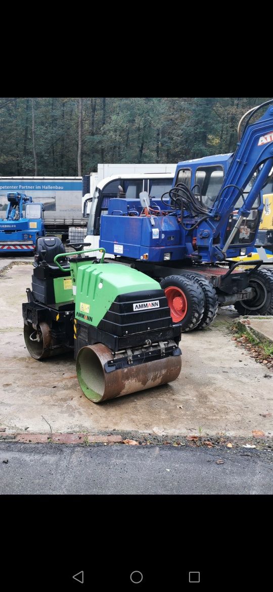 De inchiriat cilindru compactor Bobcat Miniexcavator tasare drum