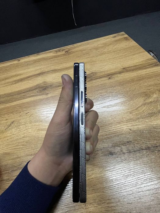 Srochna sotilad Z fold 5 holati yaxshi 256gb 2 sim