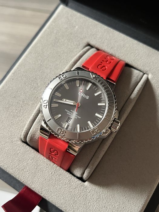 Оригинален мъжки часовник Oris Aquis Date Relief 43.5mm
