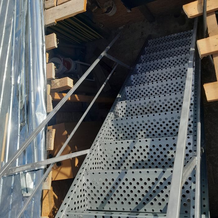 Scări metalice galvanizate la orice demisiune asiguram transport ori u