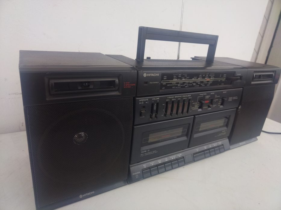 Двукасетъчен радио касетофон HITACHI 
HITACHI  TRK-W530E