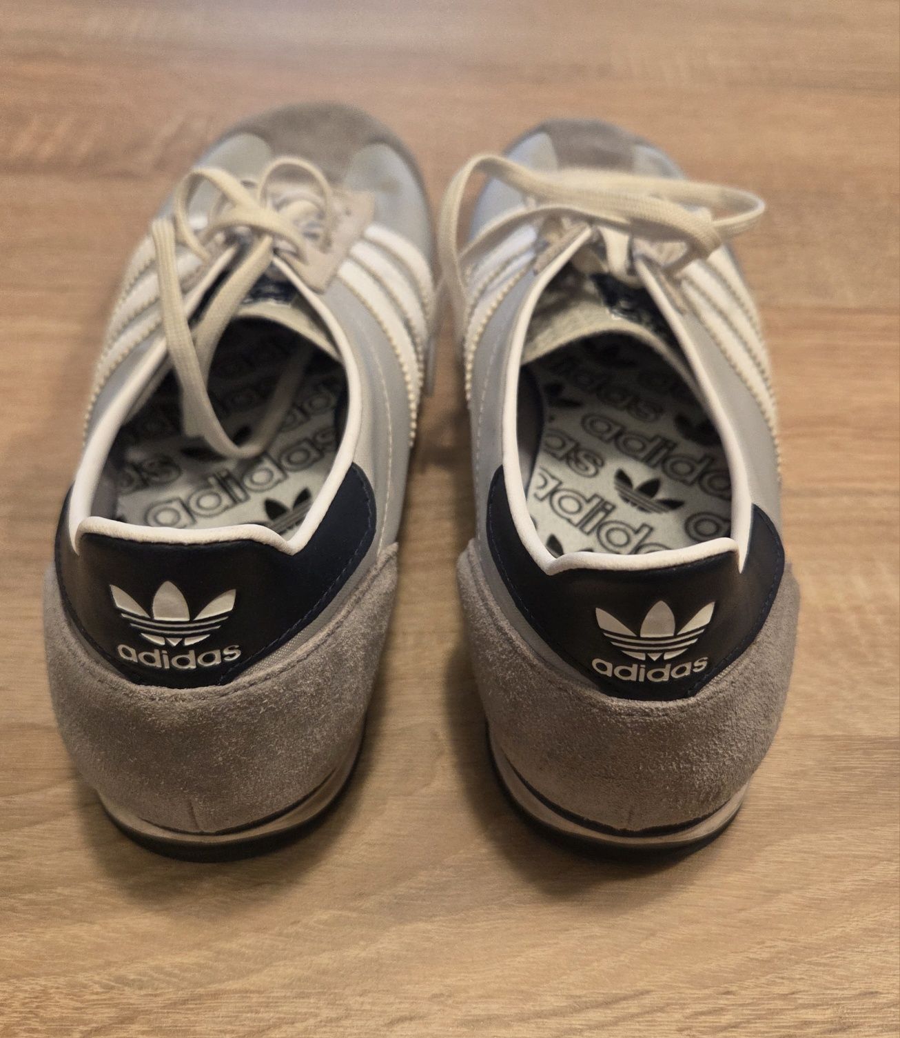 обувки Adidas SL72 45