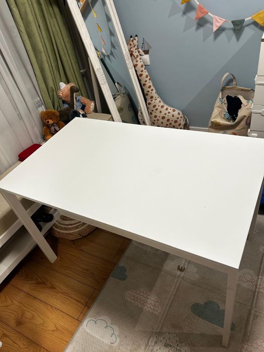 Бяла разтегателна икеа маса