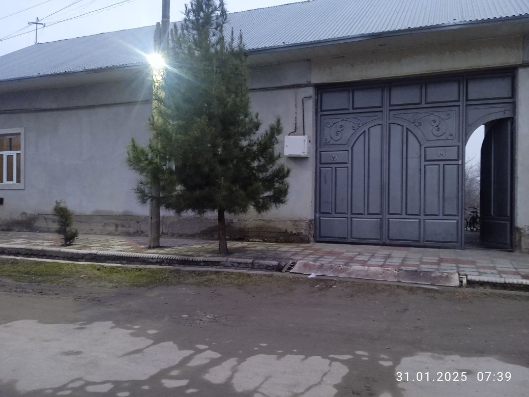 Ховли сотилади 9сотих 7 хона