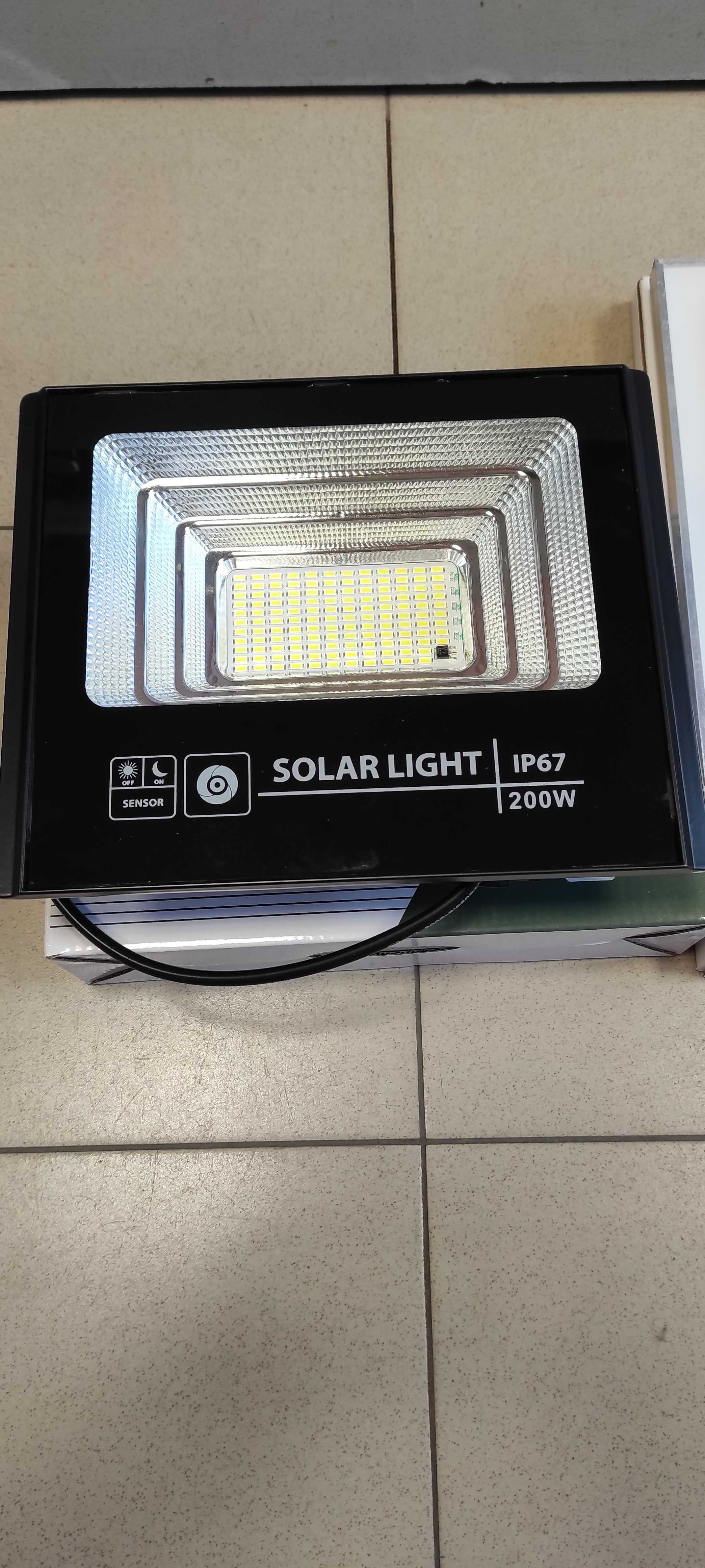 LED Соларен прожектор 200W с отделен панел