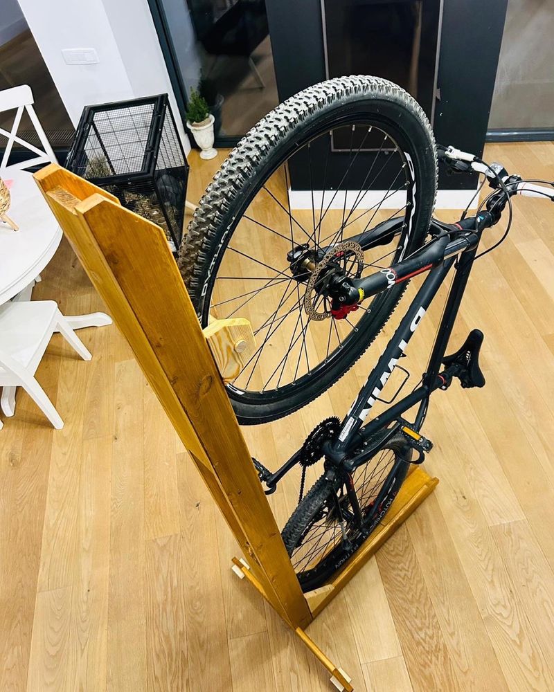 Suport bicicleta din lemn