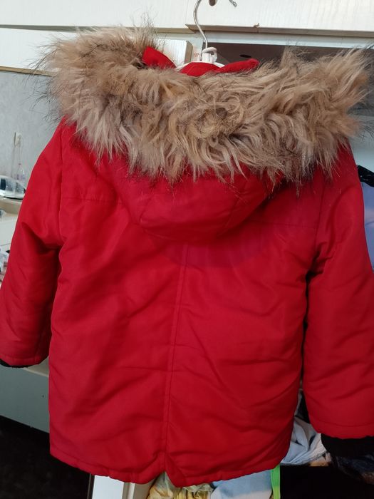 Децко червено яке с пух