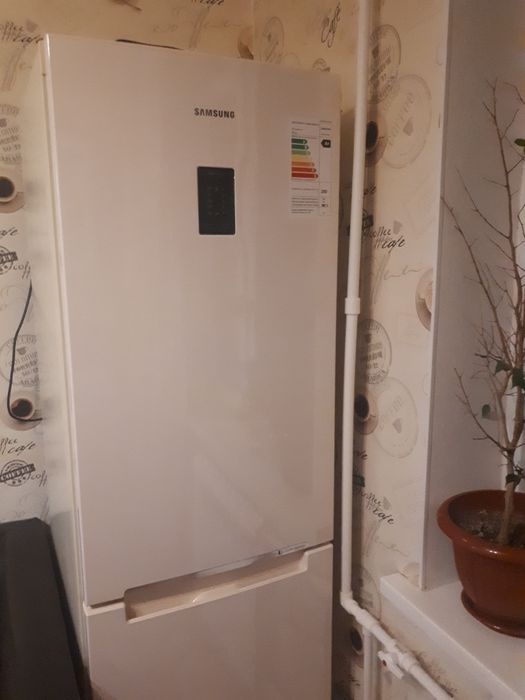 Холодильник Samsung