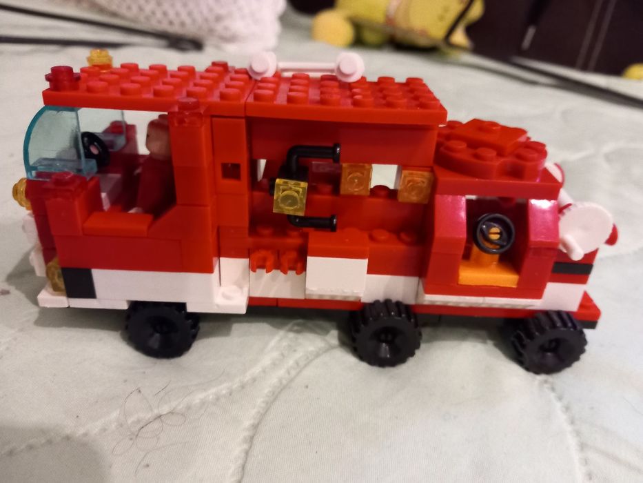 Лего части -формула,пожарна кола и рали станция