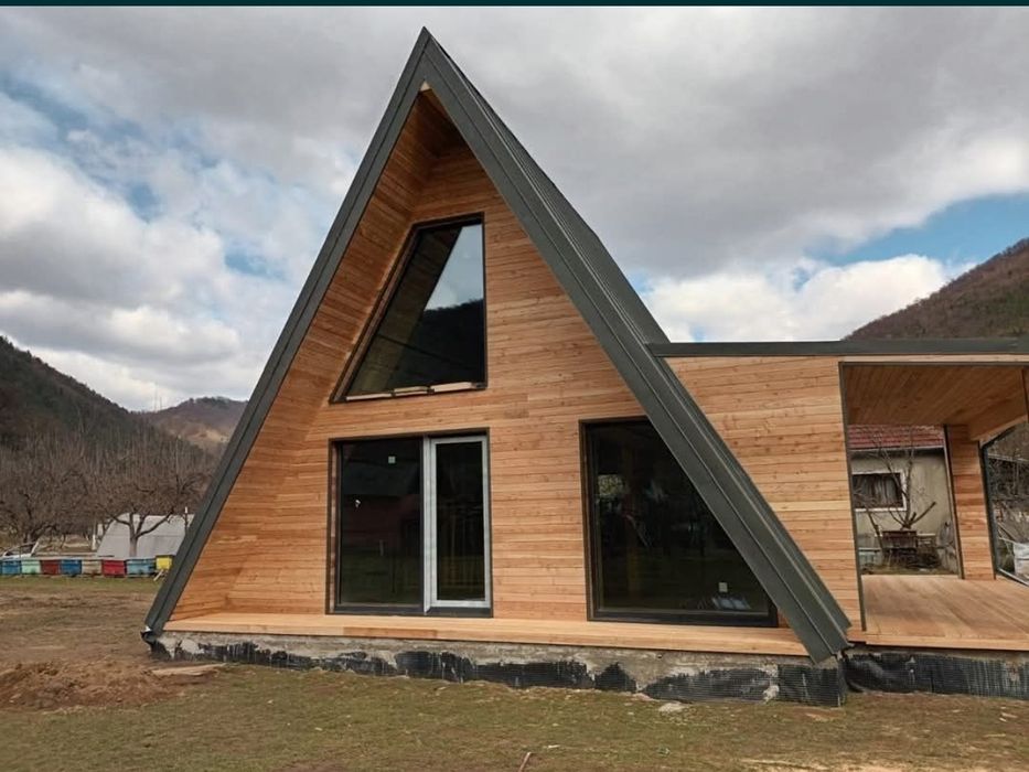 Vând cabana și foișoare din lemn