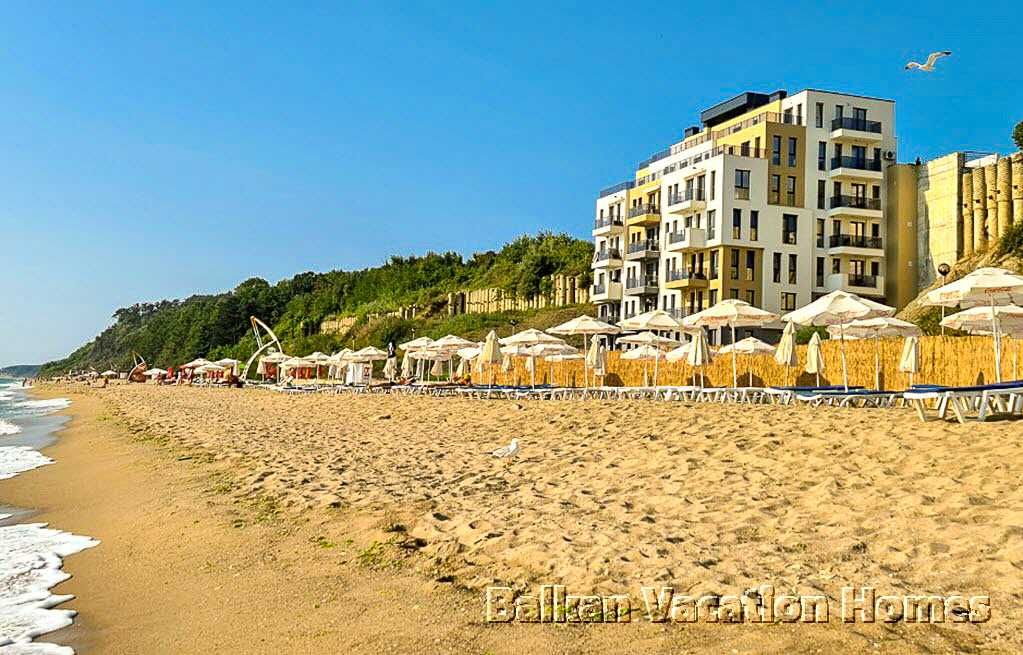 Продава се Тристаен апартамент в Обзор - 101 кв.м за 1832 €/кв.м - Снимка #19