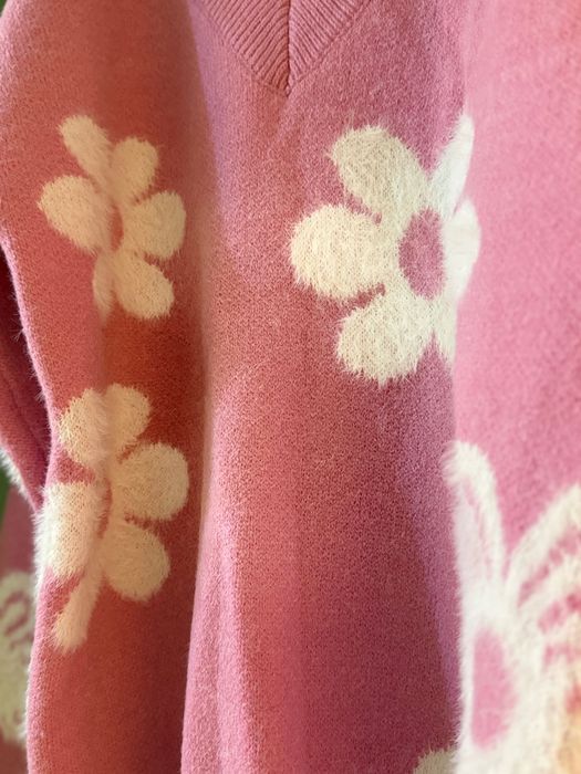 Розов пуловер с цветя