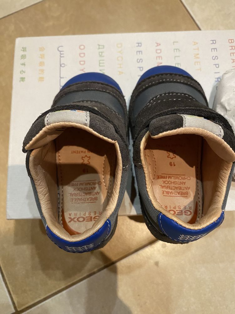 Бебешки обувки Geox  19 номер